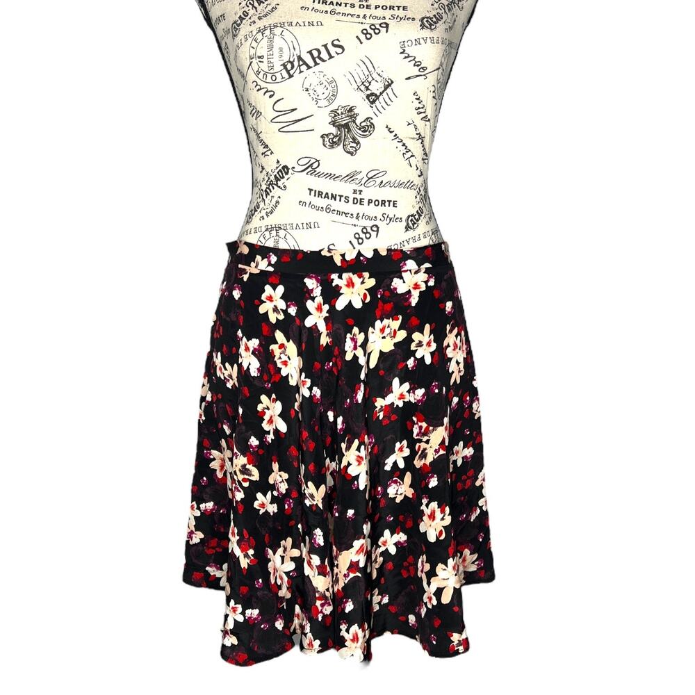 Amour Vert (M) Leeron Silk Floral Mini Skirt - Flowy Zip Closure Thin Waistband